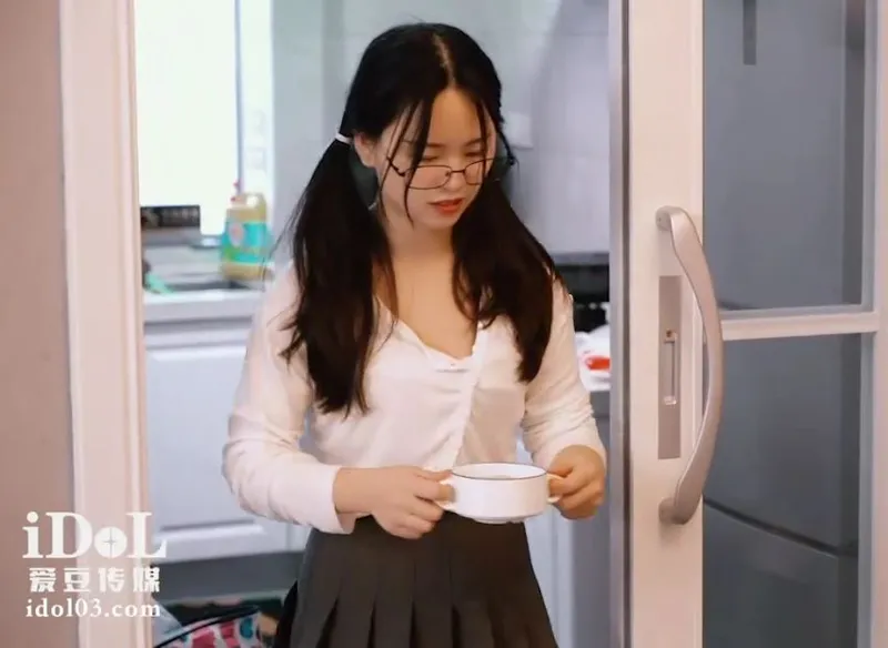 Nữ nhi về quê ăn tết bị bố dượng chịch vì càng lớn càng ngon